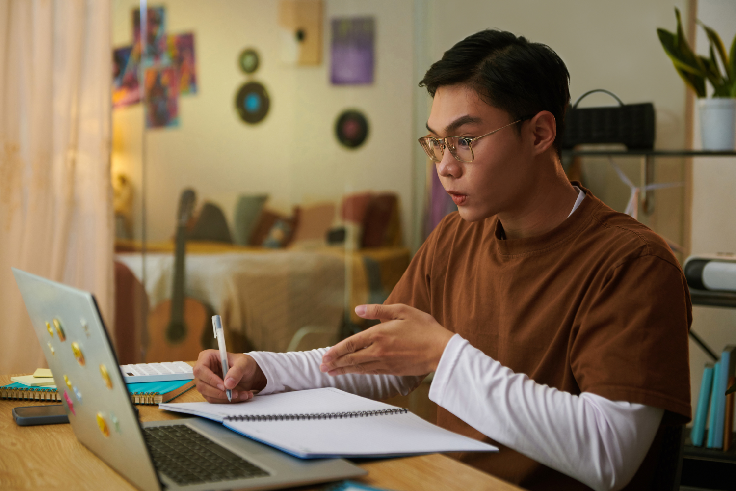 Student in online class